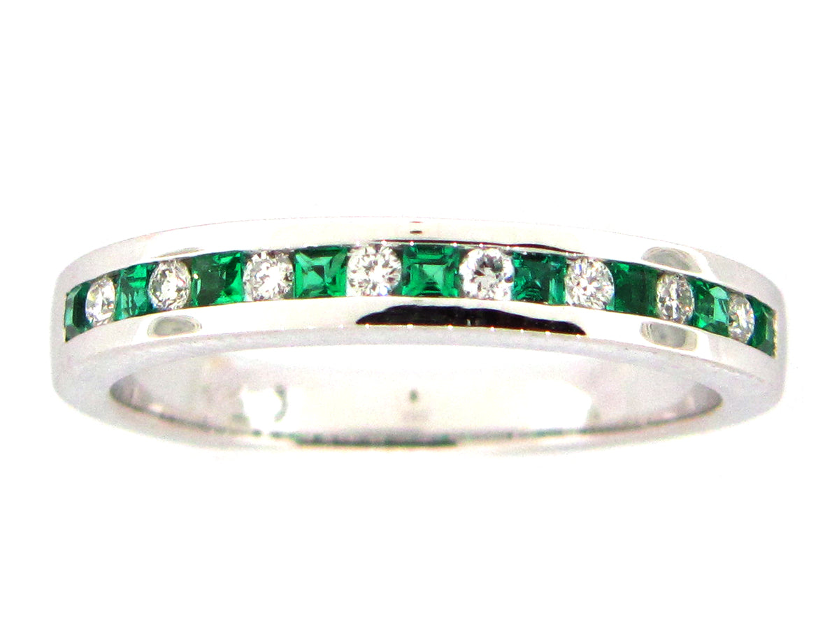 EMERALD & DIAMOND RING