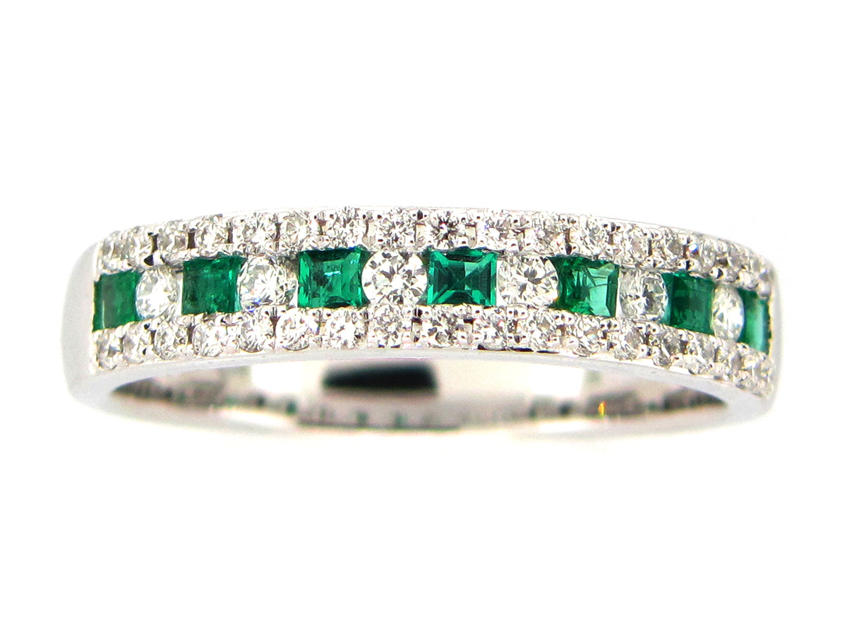 EMERALD & DIAMOND RING