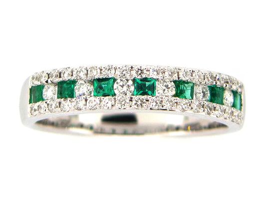 EMERALD & DIAMOND RING