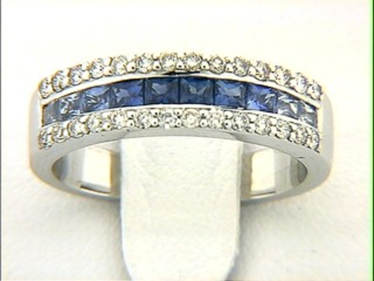SAPPHIRE & DIAMOND RING