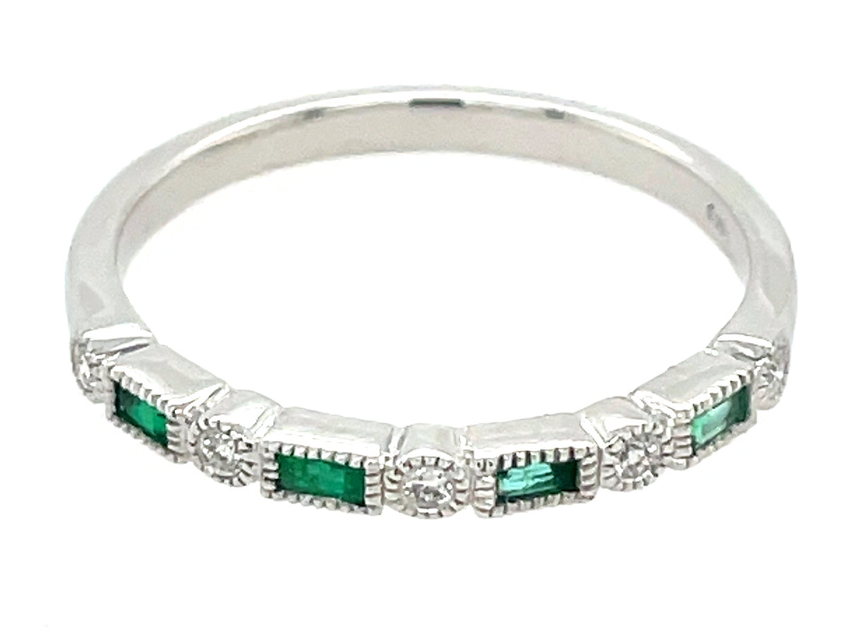 EMERALD BAGUETTE & ROUND DIAMOND ALTERNATING MILLGRAIN RING