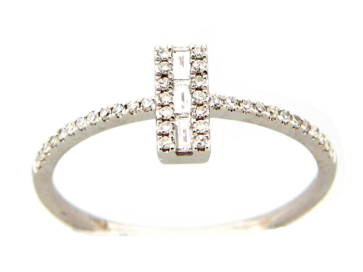 DIAMOND BAGUETTE BAR RING