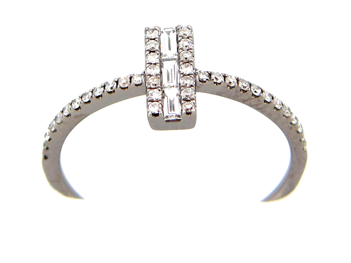 DIAMOND BAGUETTE BAR RING