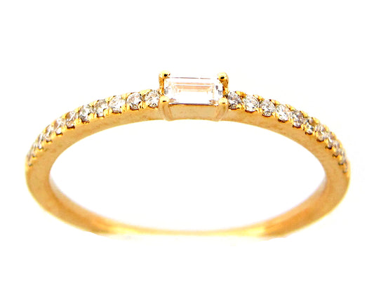 DIAMOND BAGUETTE CENTER RING