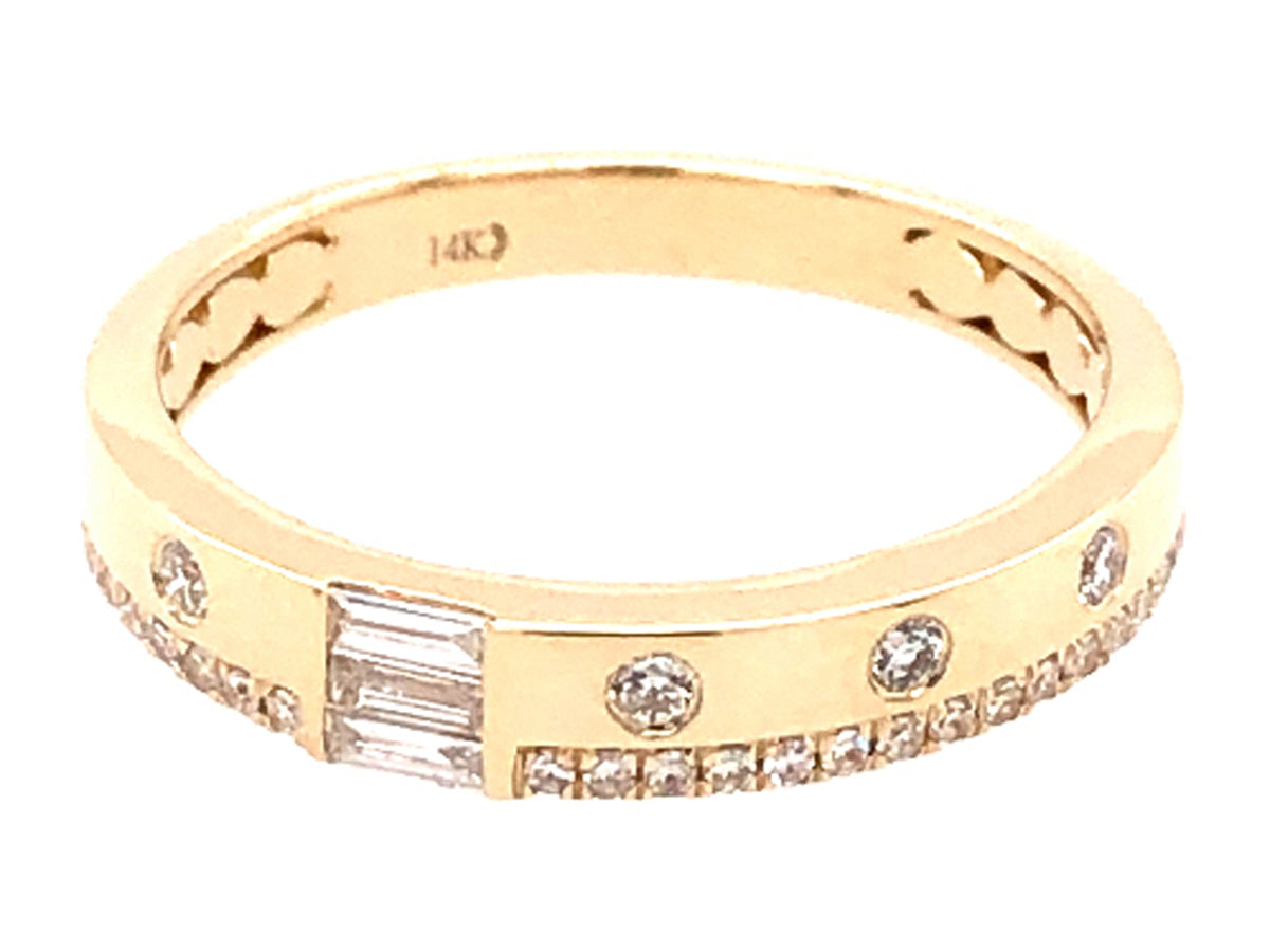 DIAMOND FLUSH SET BAGUETTE & ROUND RING