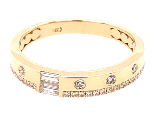 DIAMOND FLUSH SET BAGUETTE & ROUND RING