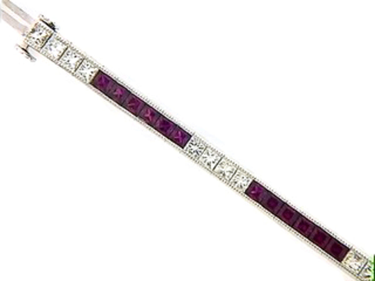 RUBY & DIAMOND BRACELET, 18KW (H), C=5.10