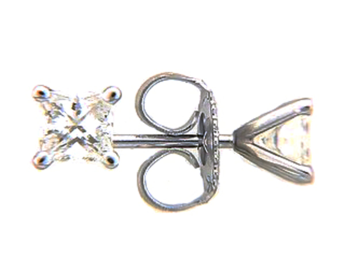 DIAMOND STUD EARRING