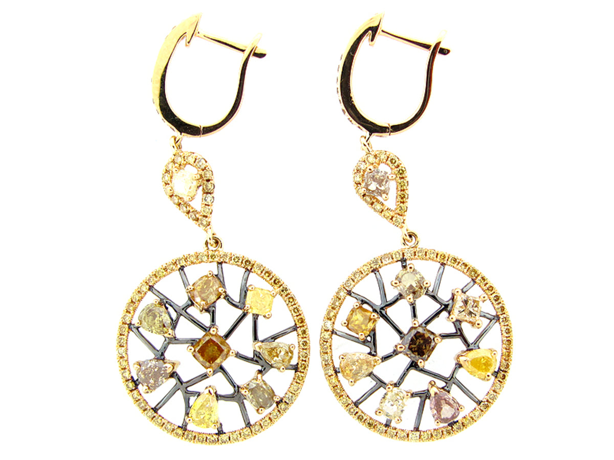 FANCY COLOR DIAMOND EARRING