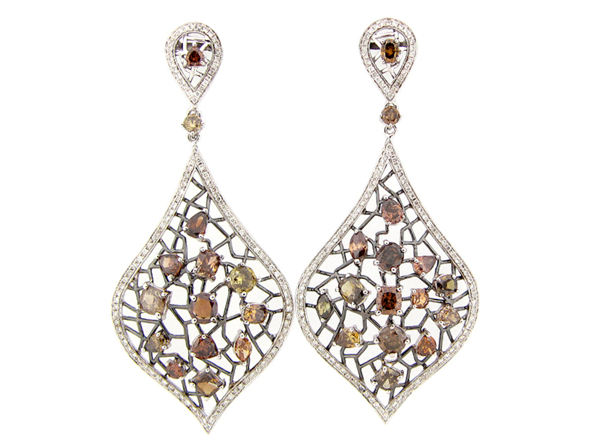FANCY COLOR DIAMOND EARRING