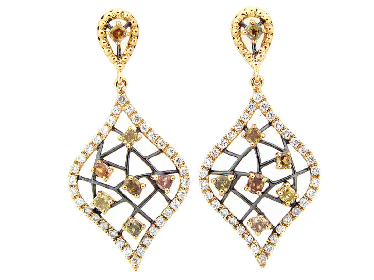 FANCY COLOR DIAMOND EARRING