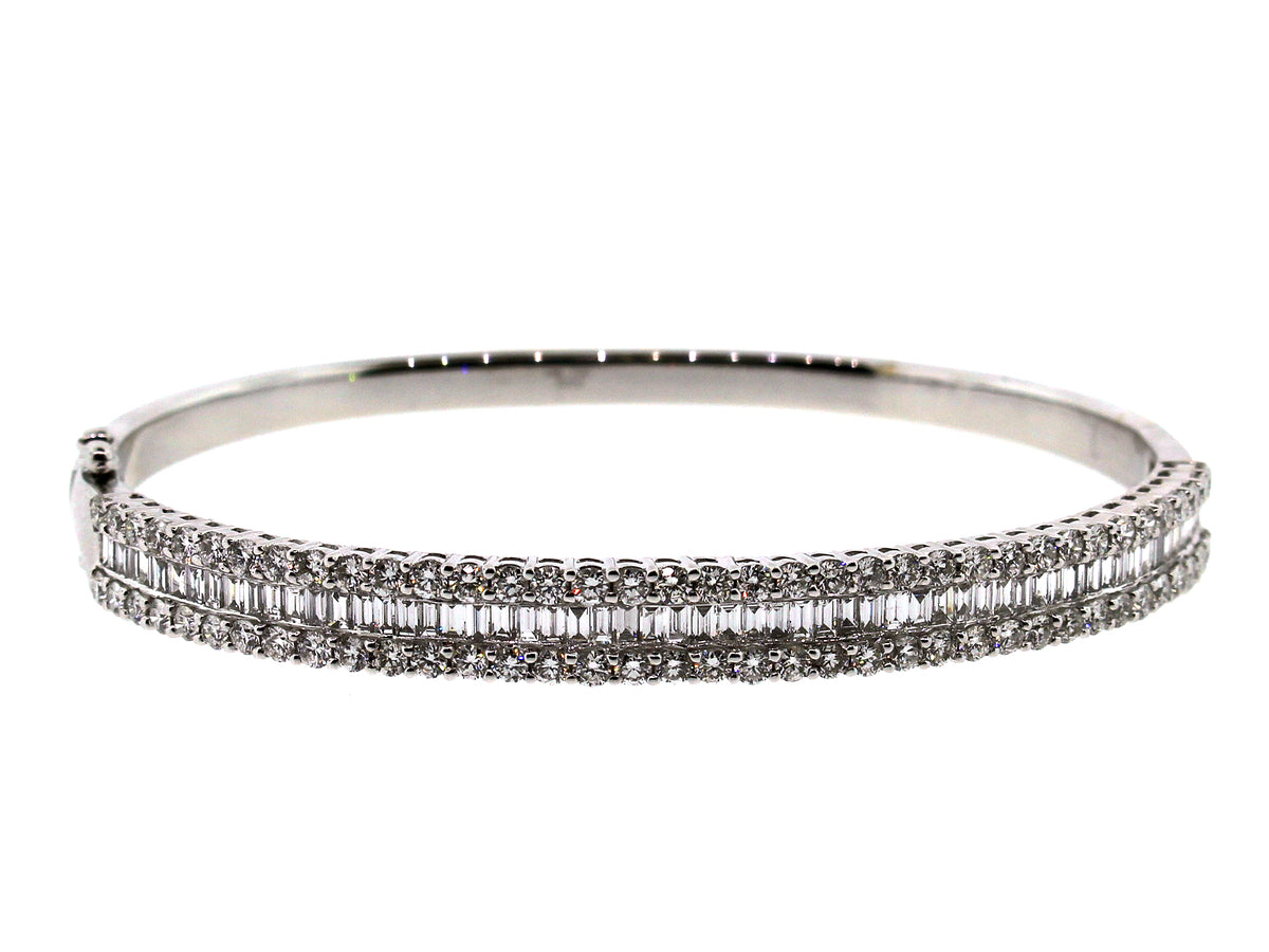DIAMOND BANGLE, 18KW (N)