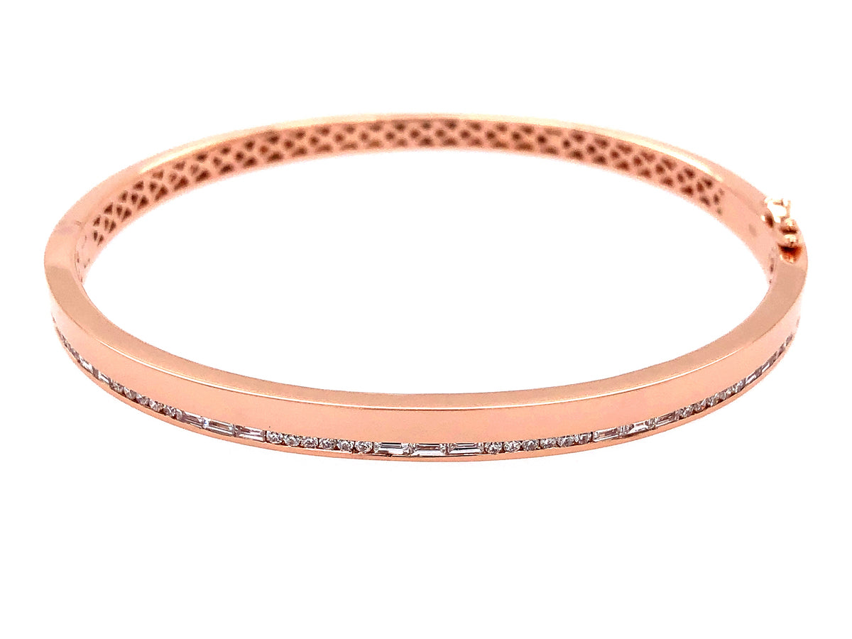 DIAMOND BAGUETTE & ROUND 1 ROW BANGLE, 14KR (N)