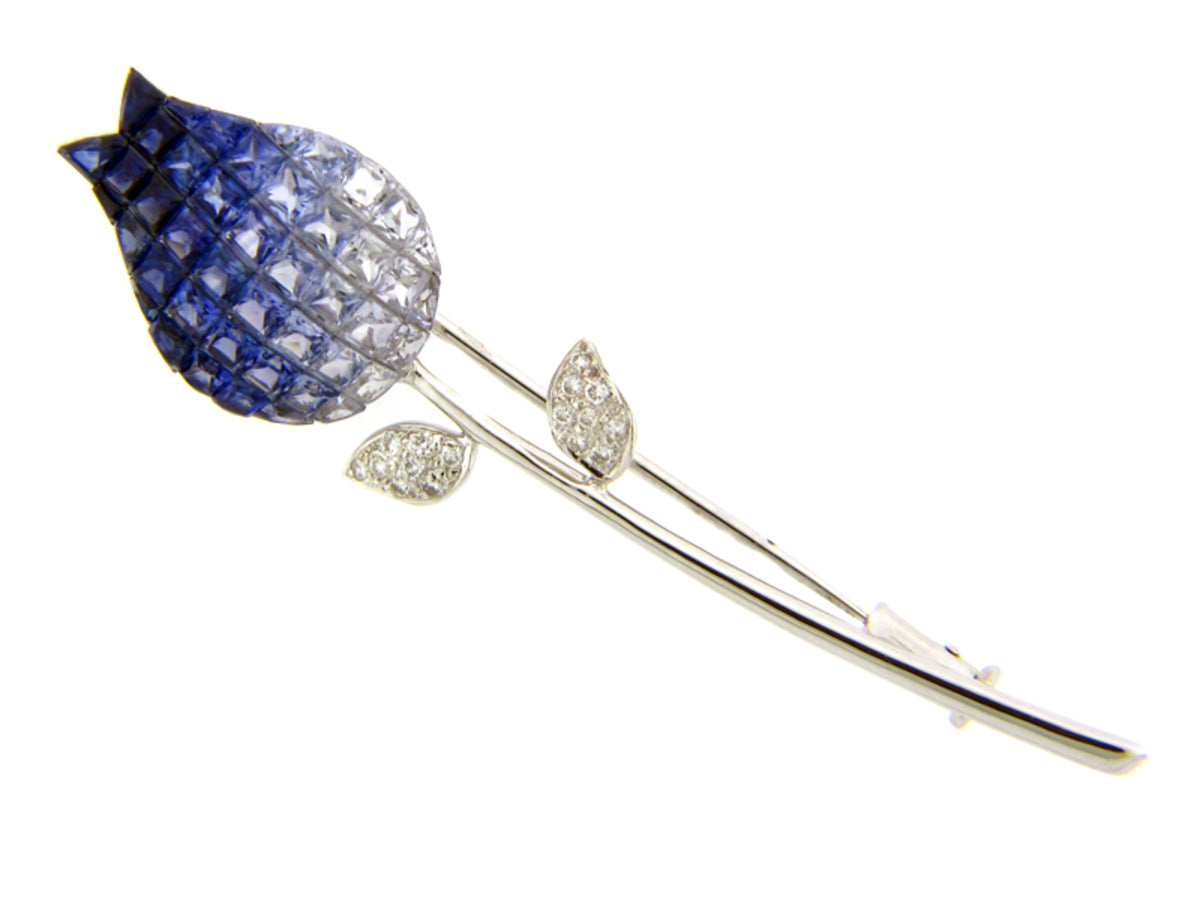 SAPPHIRE & DIAMOND BROOCH, 18KW (H), C=4.24