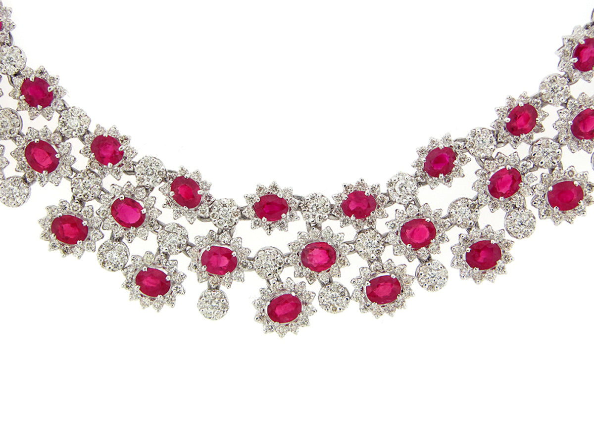 RUBY & DIAMOND NECKLACE, 18KW (H), C=41.22