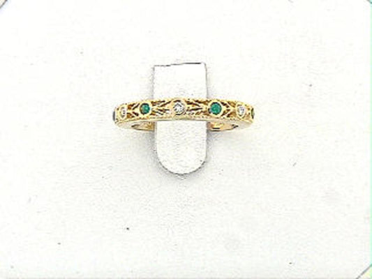 EMERALD & DIAMOND RING