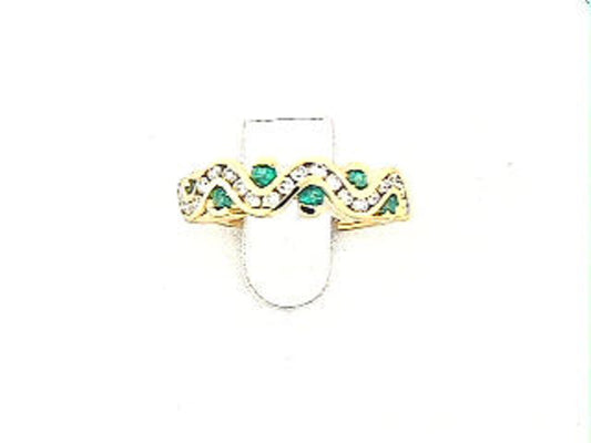 EMERALD & DIAMOND RING