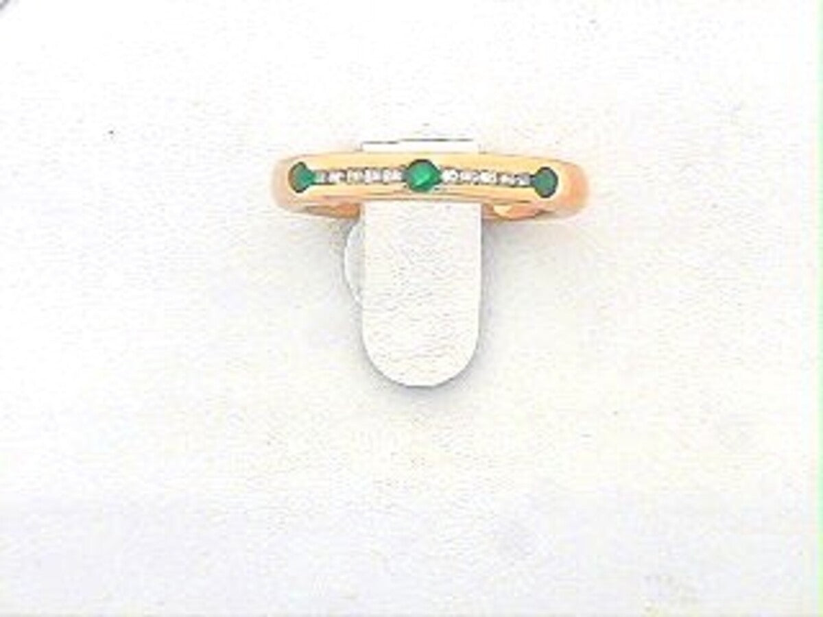 EMERALD & DIAMOND RING. 18K (O)