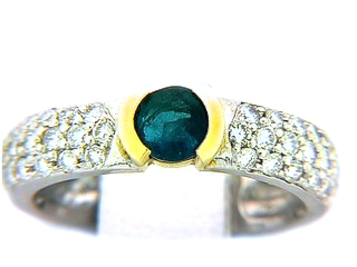 EMERALD & DIAMOND RING