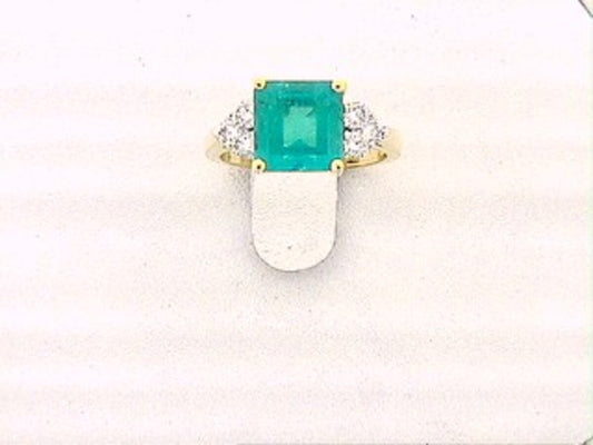EMERALD & DIAMOND RING