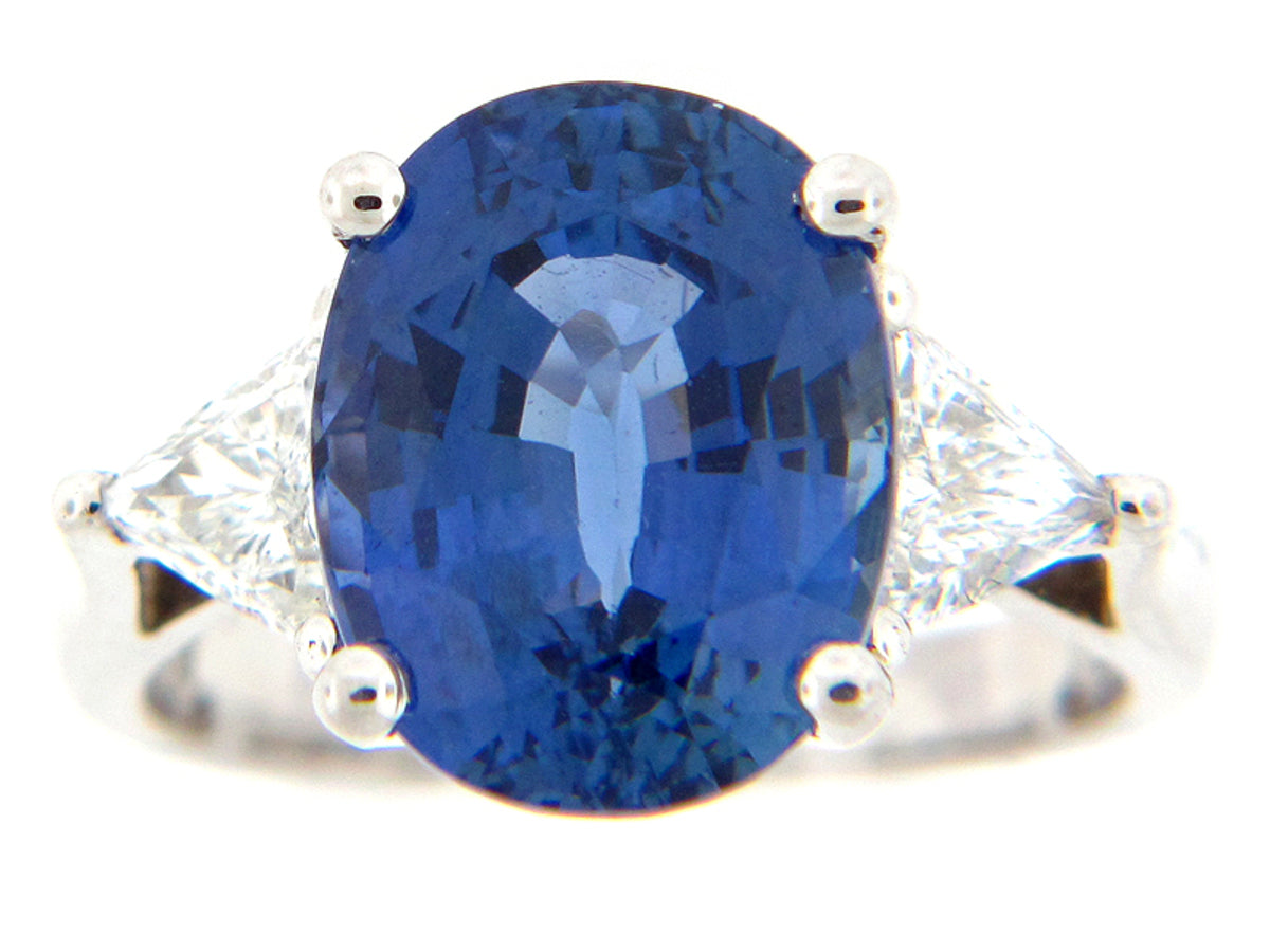 SAPPHIRE & DIAMOND RING