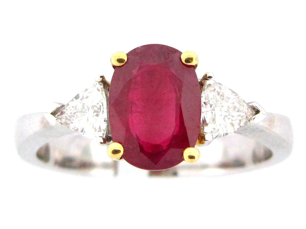 RUBY & DIAMOND RING, 18KT (E)