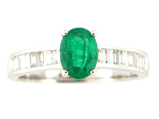 EMERALD OVAL & DIAMOND BAGUETTE RING, 14KW (O)