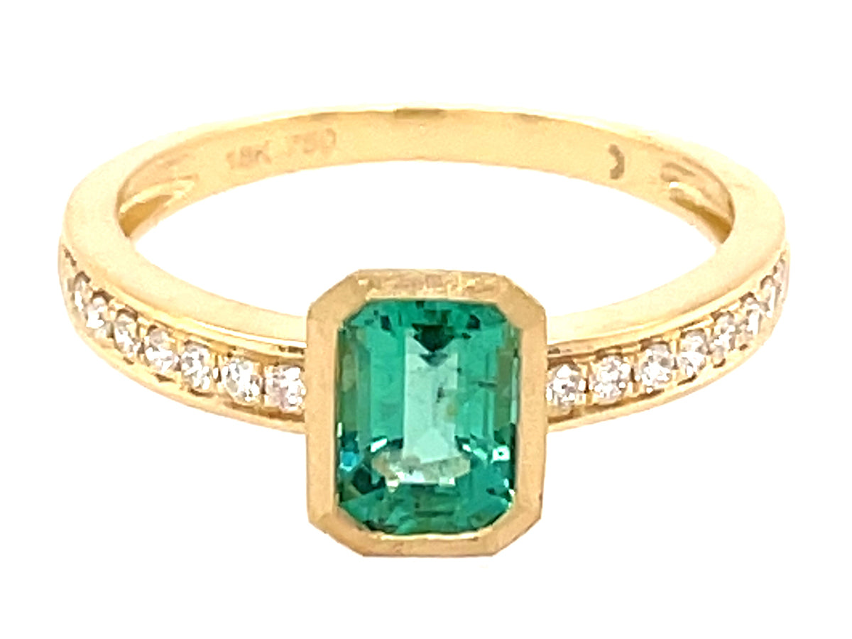 EMERALD BEZEL & DIAMOND RING