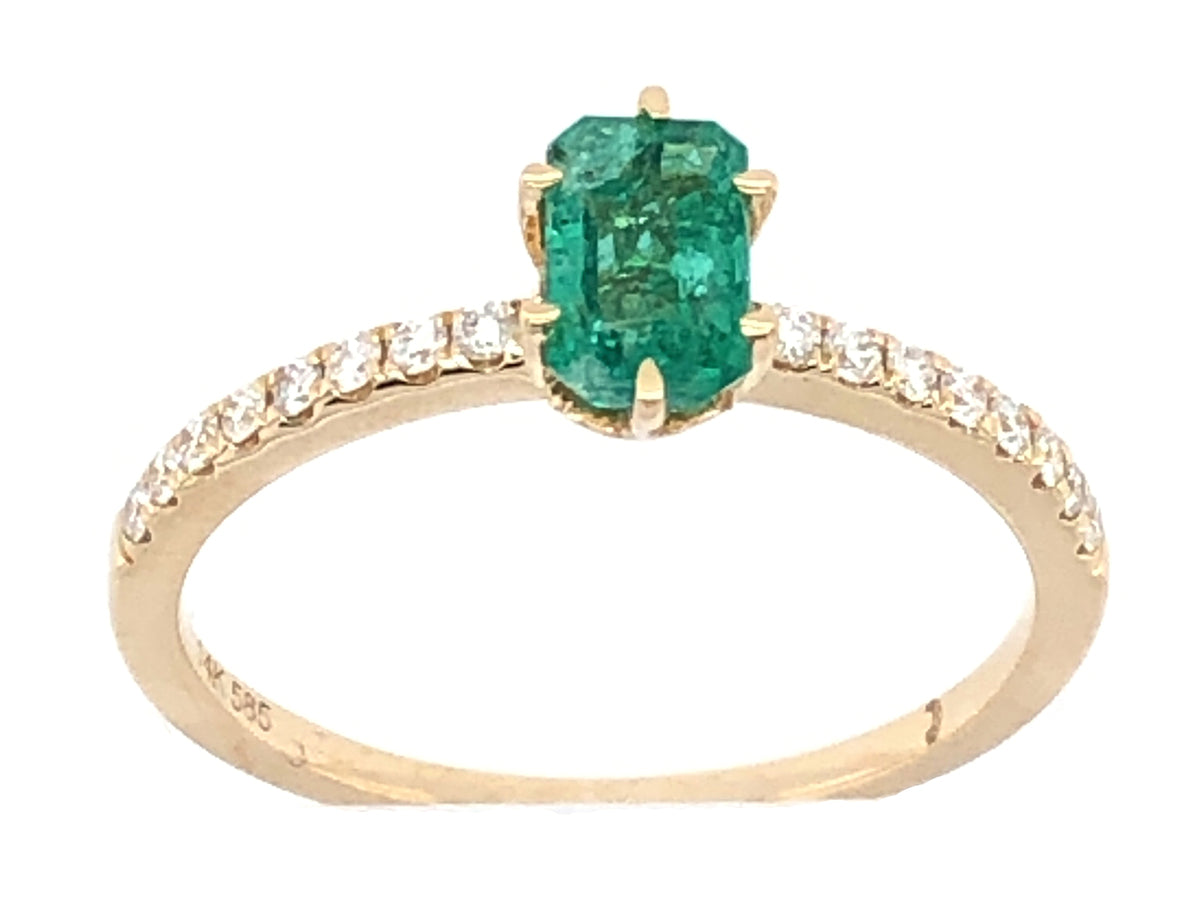 EMERALD & DIAMOND RING