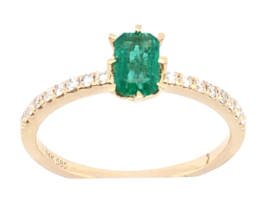 EMERALD & DIAMOND RING