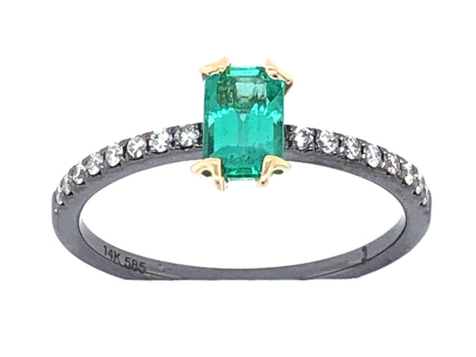 EMERALD & DIAMOND RING