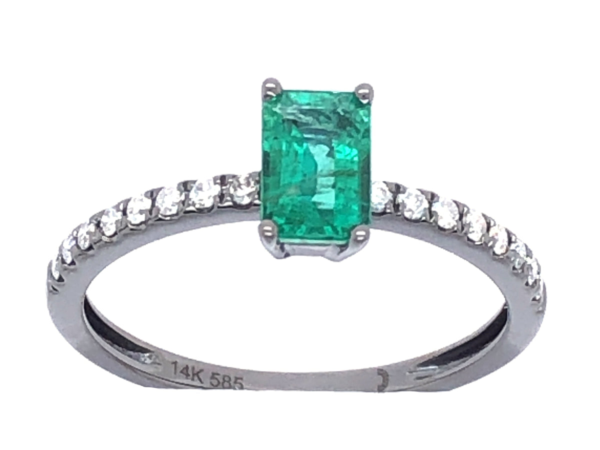 EMERALD & DIAMOND RING