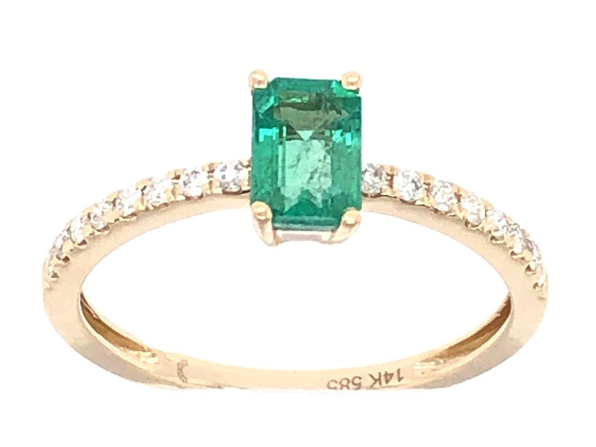 EMERALD & DIAMOND RING
