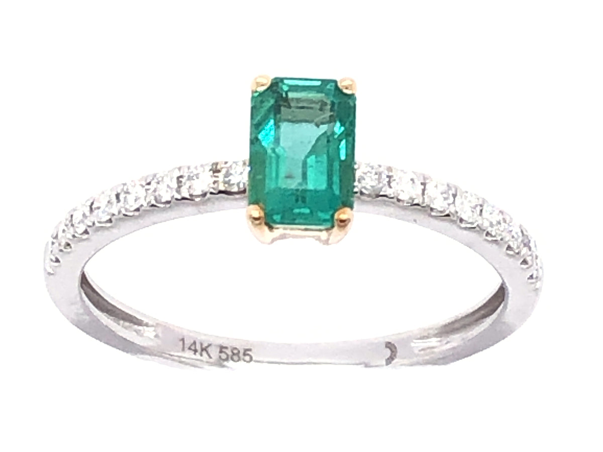 EMERALD & DIAMOND RING
