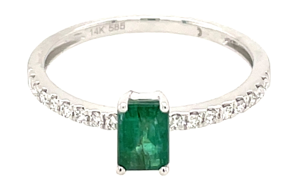 EMERALD & DIAMOND RING