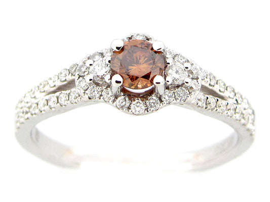 BROWN & WHITE DIAMOND RING, 18KW (N)