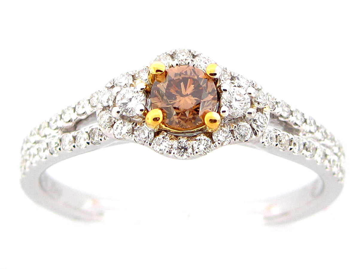 BROWN & WHITE DIAMOND RING, 18KT (N)