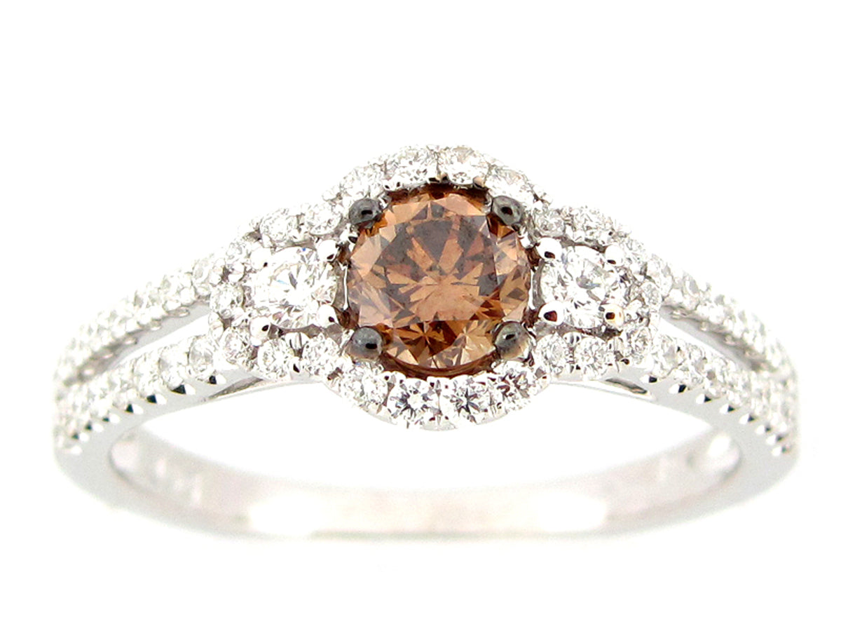 BROWN & WHITE DIAMOND RING, 18KW (N)