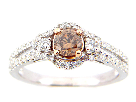 BROWN & WHITE DIAMOND RING, 18KZ (N), CENTER=0.39