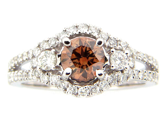 BROWN & WHITE DIAMOND RING, 18KW (N), CENTER=0.67