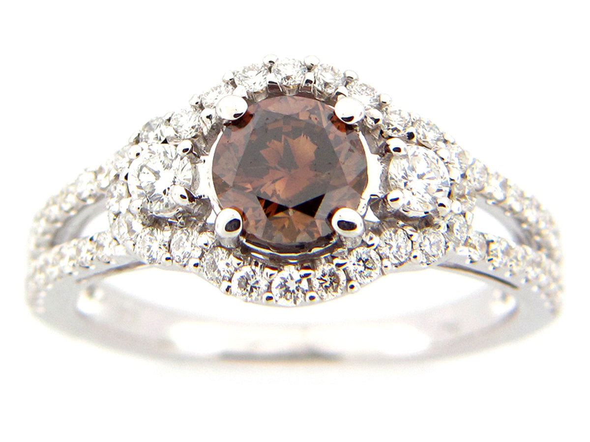 BROWN & WHITE DIAMOND RING, 18KW (N), CENTER=0.70