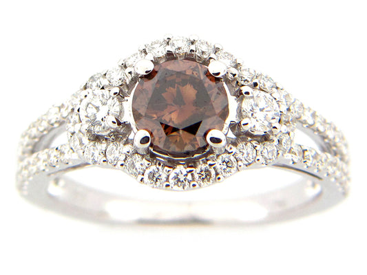 BROWN & WHITE DIAMOND RING, 18KW (N), CENTER=0.70