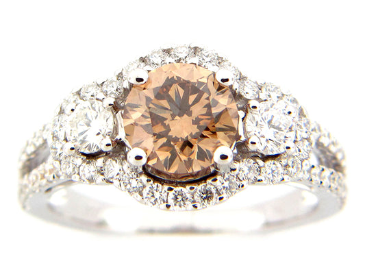 BROWN & WHITE DIAMOND RING, 18KW (N), CENTER=1.23
