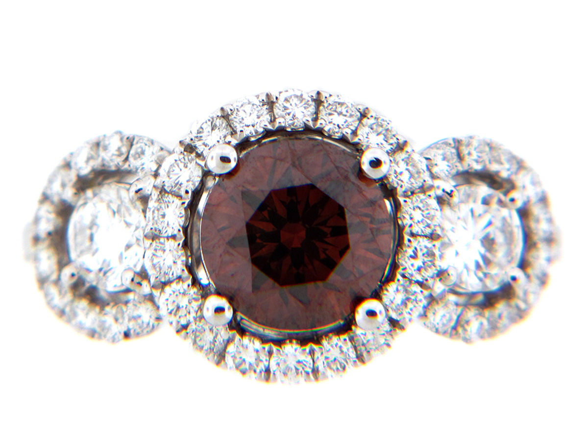 BROWN & WHITE DIAMOND RING, 18KW (N), CENTER=1.60