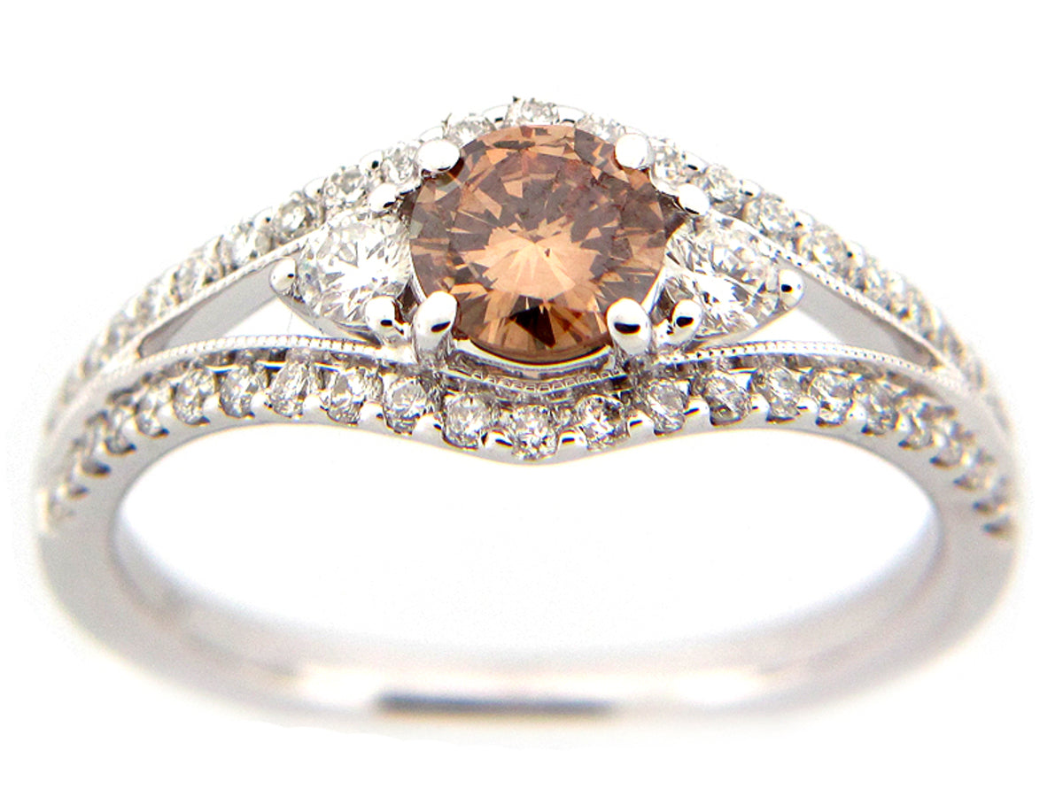 BROWN & WHITE DIAMOND RING, 18KW (N), CENTER=0.42