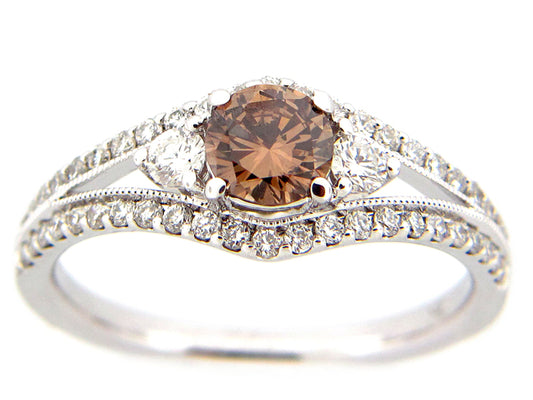 BROWN & WHITE DIAMOND RING, 18KW (N), CENTER=0.47