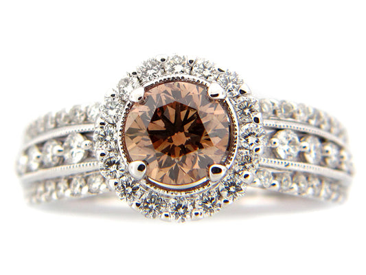 BROWN & WHITE DIAMOND RING, 18KW (N), CENTER=1.06