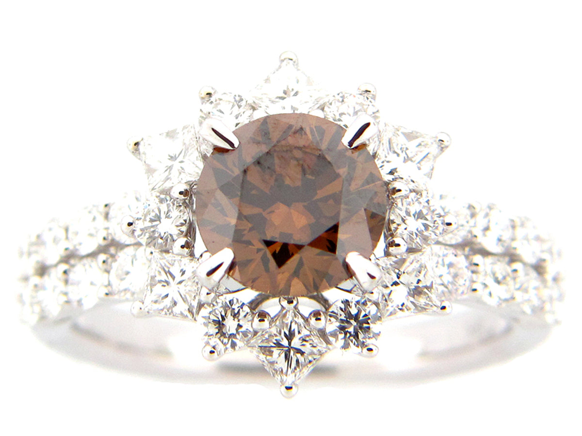 BROWN & WHITE DIAMOND RING, 18KW (N), CENTER=1.44
