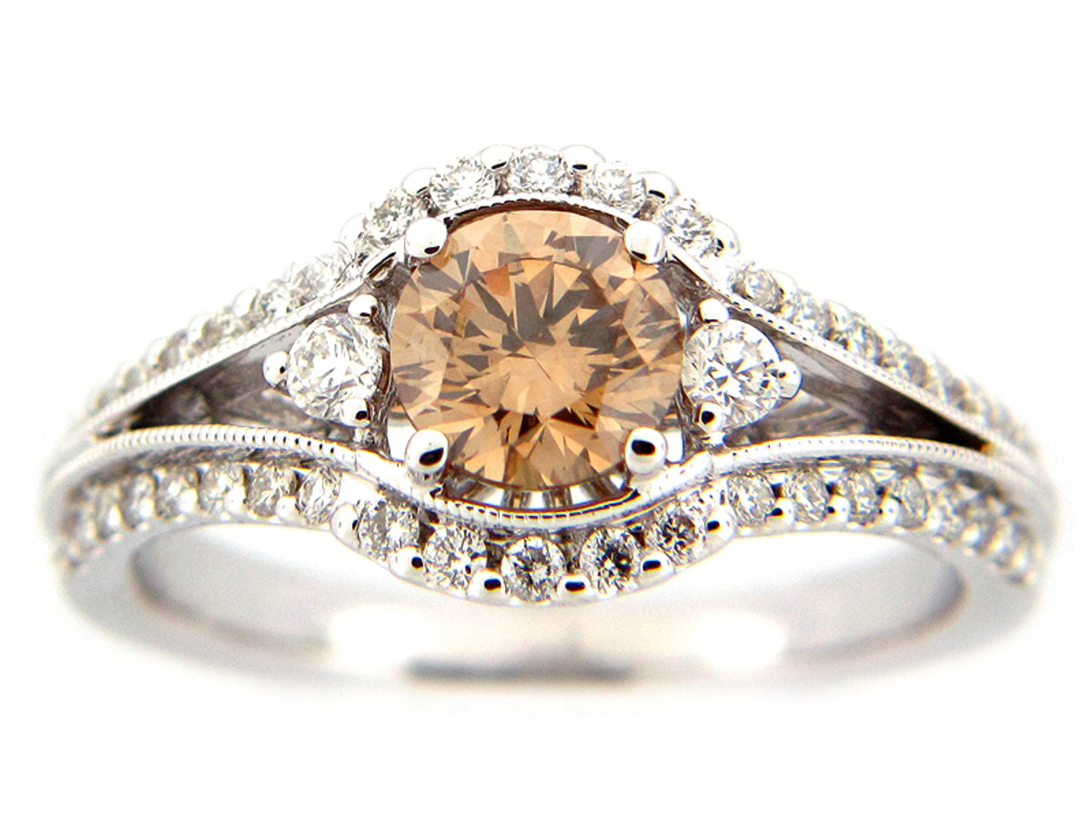 BROWN & WHITE DIAMOND RING, 18KW (N), CENTER=0.71
