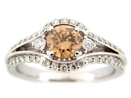 BROWN & WHITE DIAMOND RING, 18KW (N), CENTER=0.71